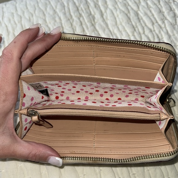Kate Spade Cream Wallet - Picture 7 of 7